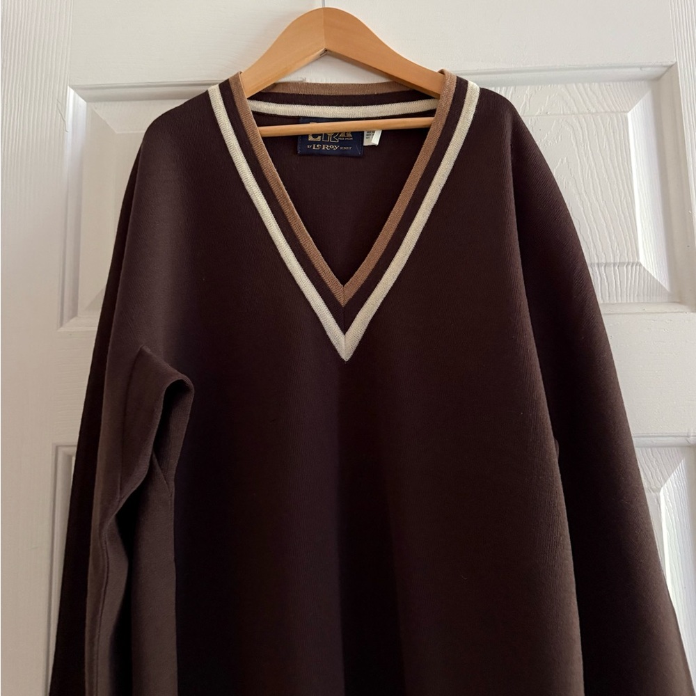 Leroy Men's Vintage 100% virgin wool Brown V-Neck Sweater